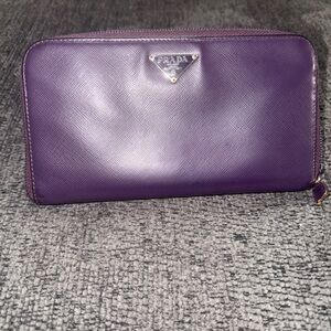 👜 Prada Saffiano Leather Zippered Wallet – Purple